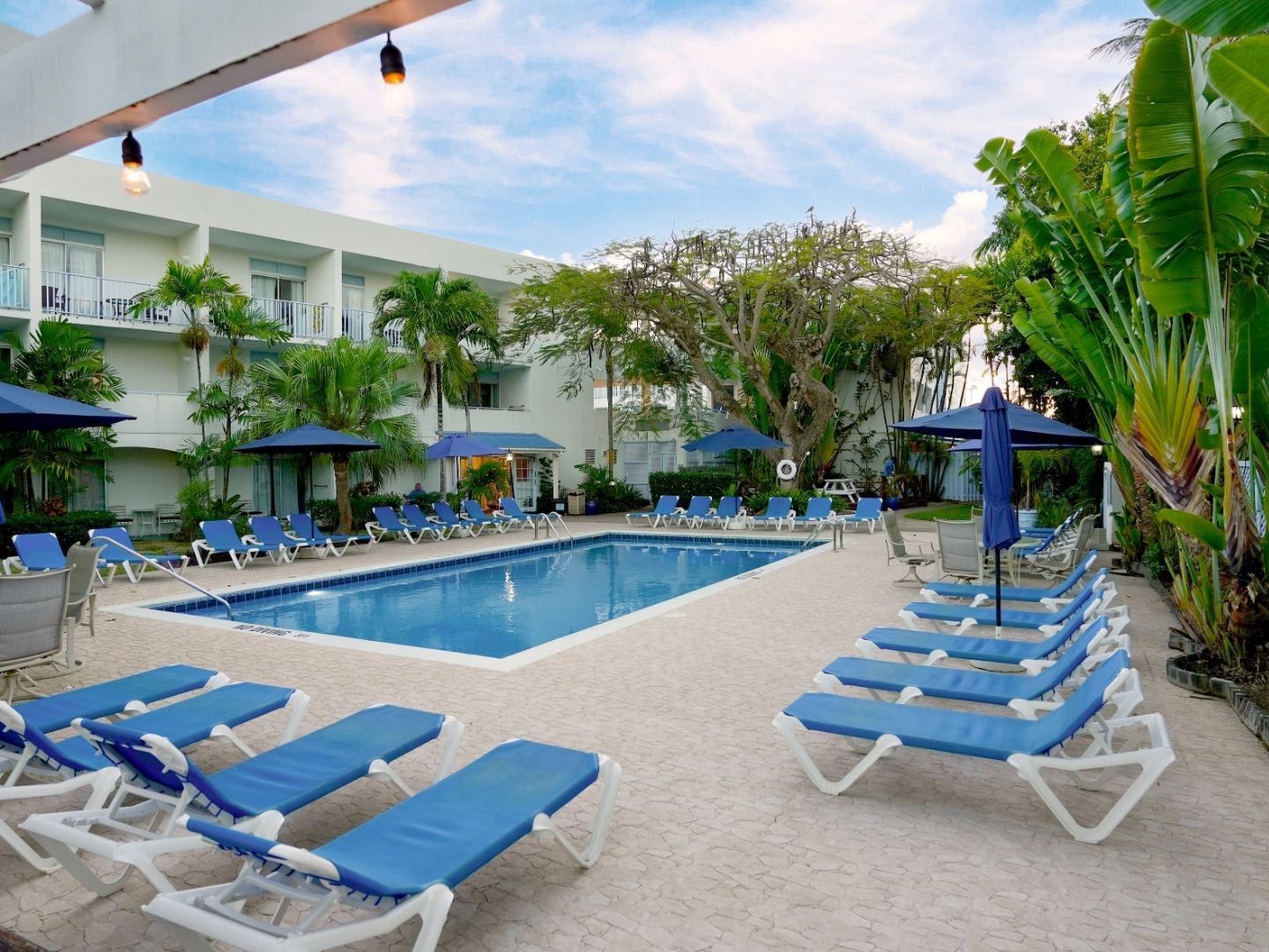 Exterior Time Out Hotel Barbados (16)