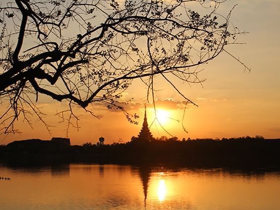 Sun shining at Bueng Kaen Nakhon near Hop Inn Hotel