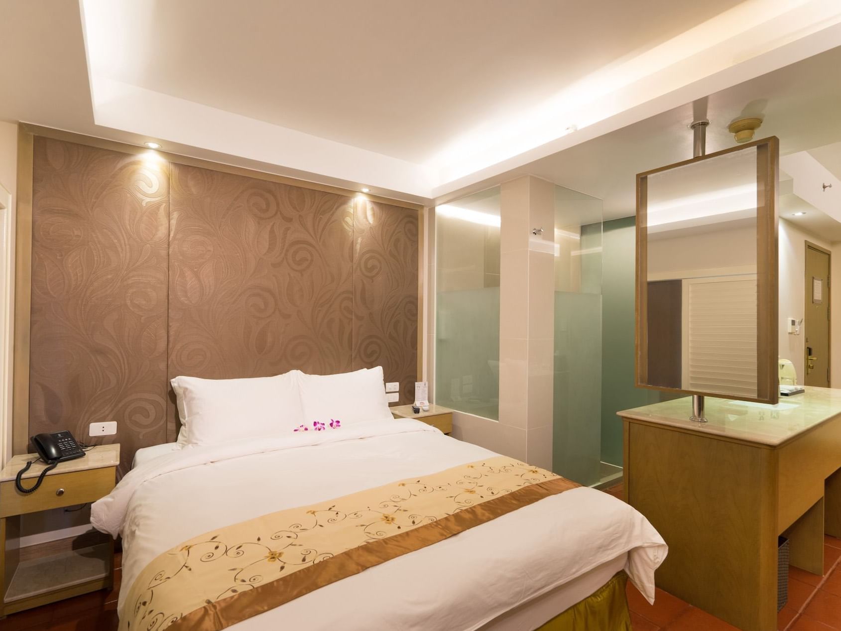 Studio Suite bedroom with mirror  at Empress Hotel Saigon   