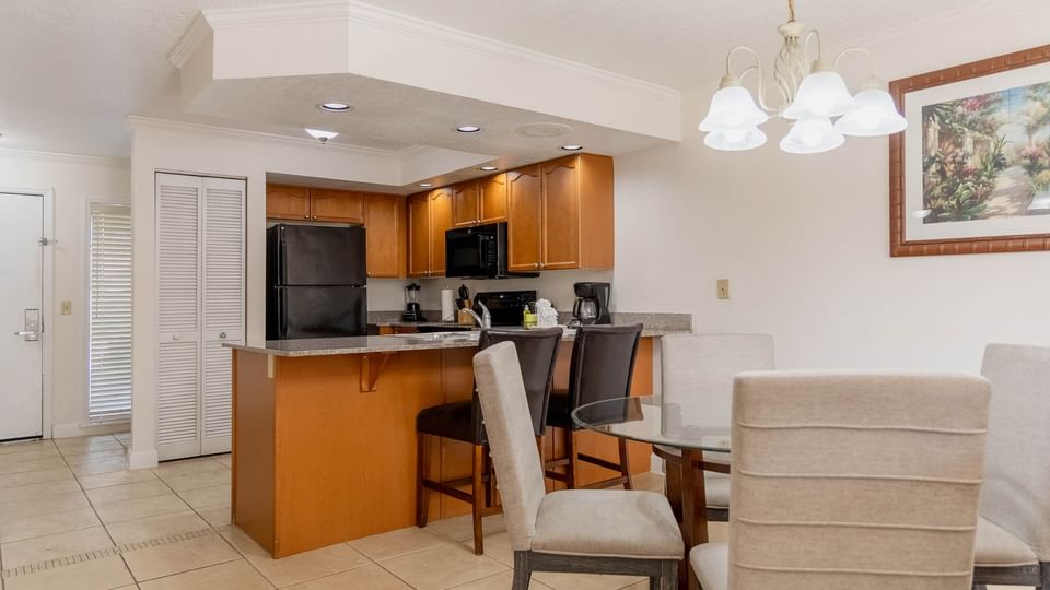 Dining Area at Legacy Vacation Resorts at Lake Buena Vista