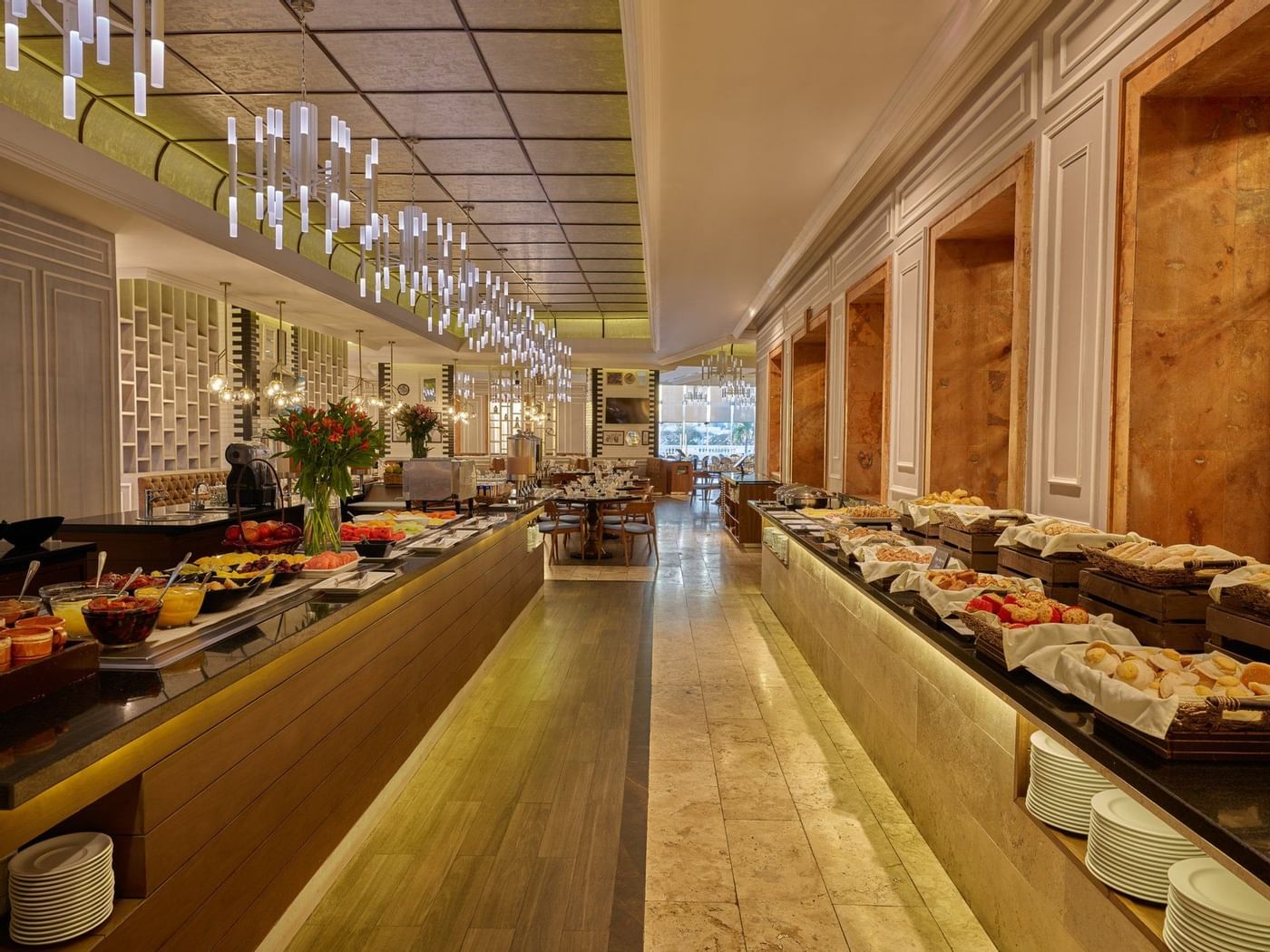 Área de buffet en Café Montejo en FA Hotels & Resorts