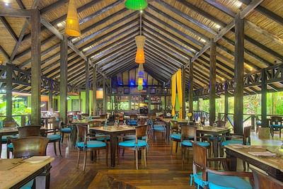 Área de asientos del restaurante