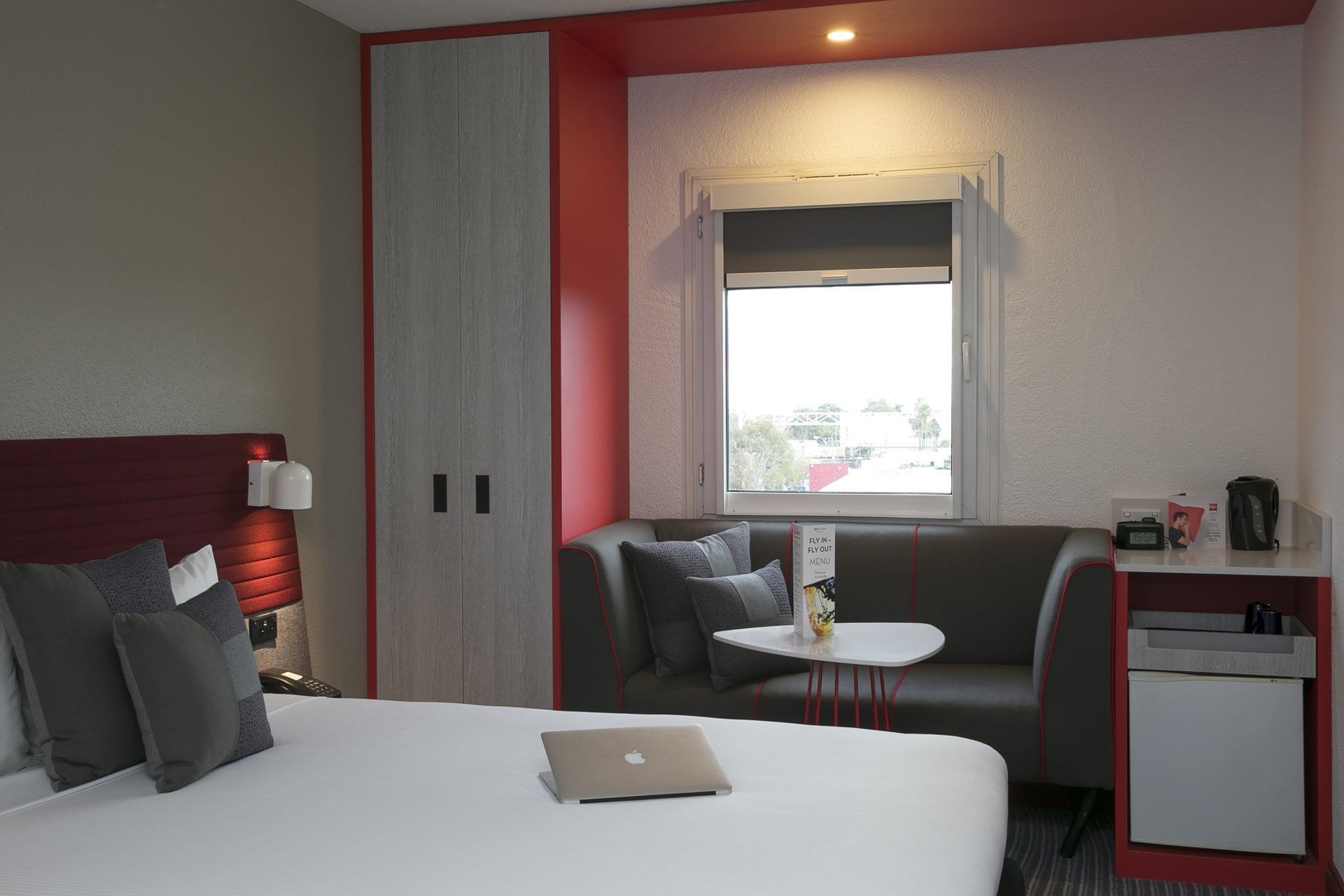 Accommodation with Amenities at Ibis Sydney Airport 