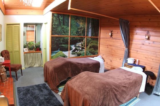 Two spa beds in lodge