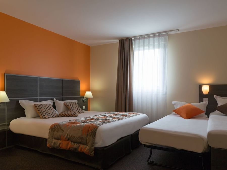 Bed & furniture in a room at Actuel Hotel