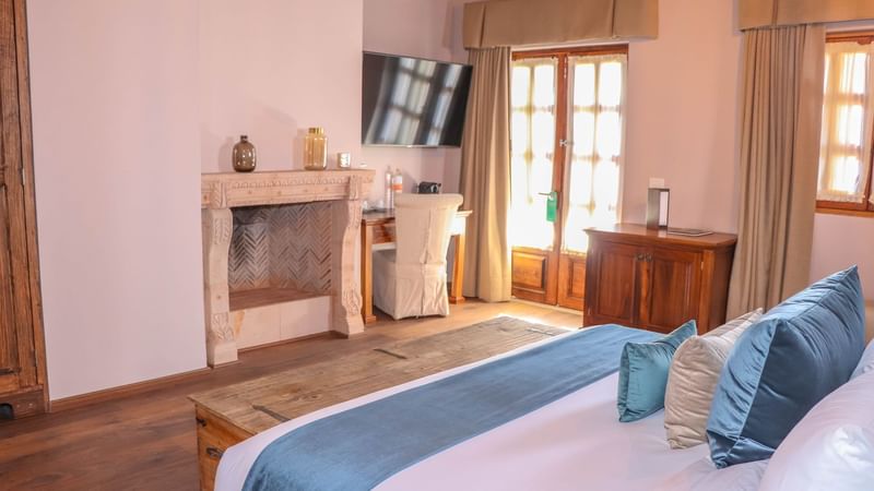 Interior of Deluxe King Room at Gamma Morelia Vista Bella