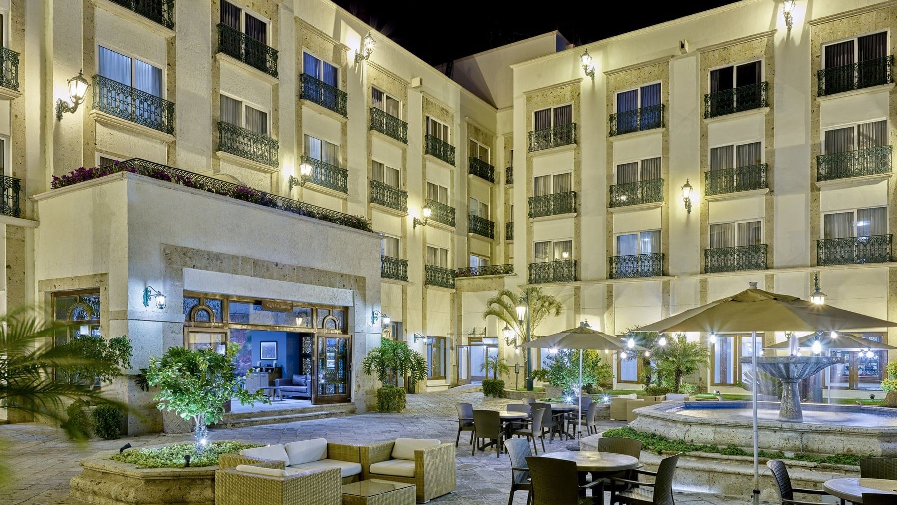 Central Patio at Fiesta Americana Aguascalientes at night 