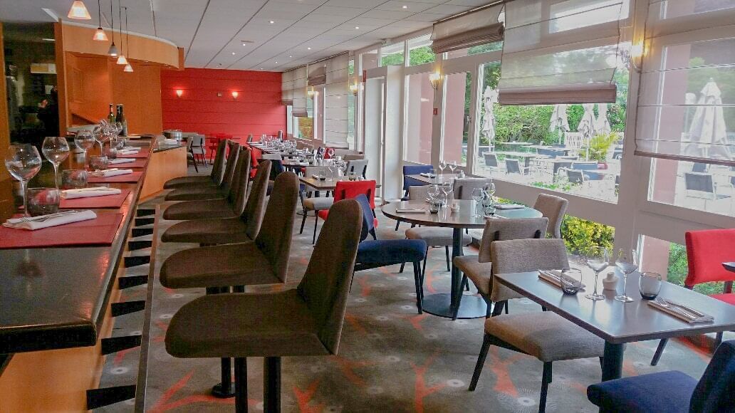 Espace repas dans un restaurant à Escale Oceania Brest Aeroport