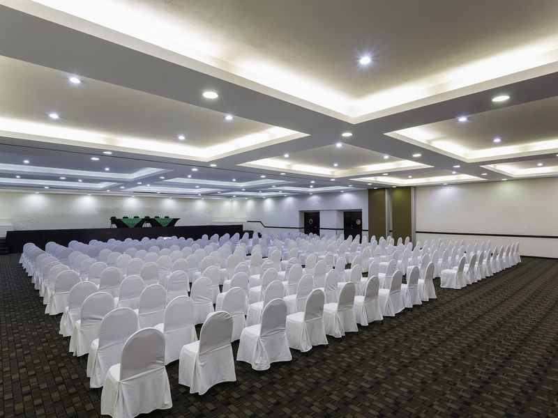 Chair arranged in rows in Gran Salon Hall with carpeted floors at Gamma Pachuca