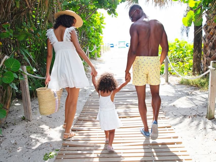 A family walking through the beach entrance at Plymouth Hotel