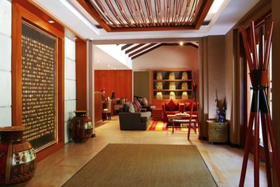 A living room decorated with traditional Decors at Hotel Sumaq