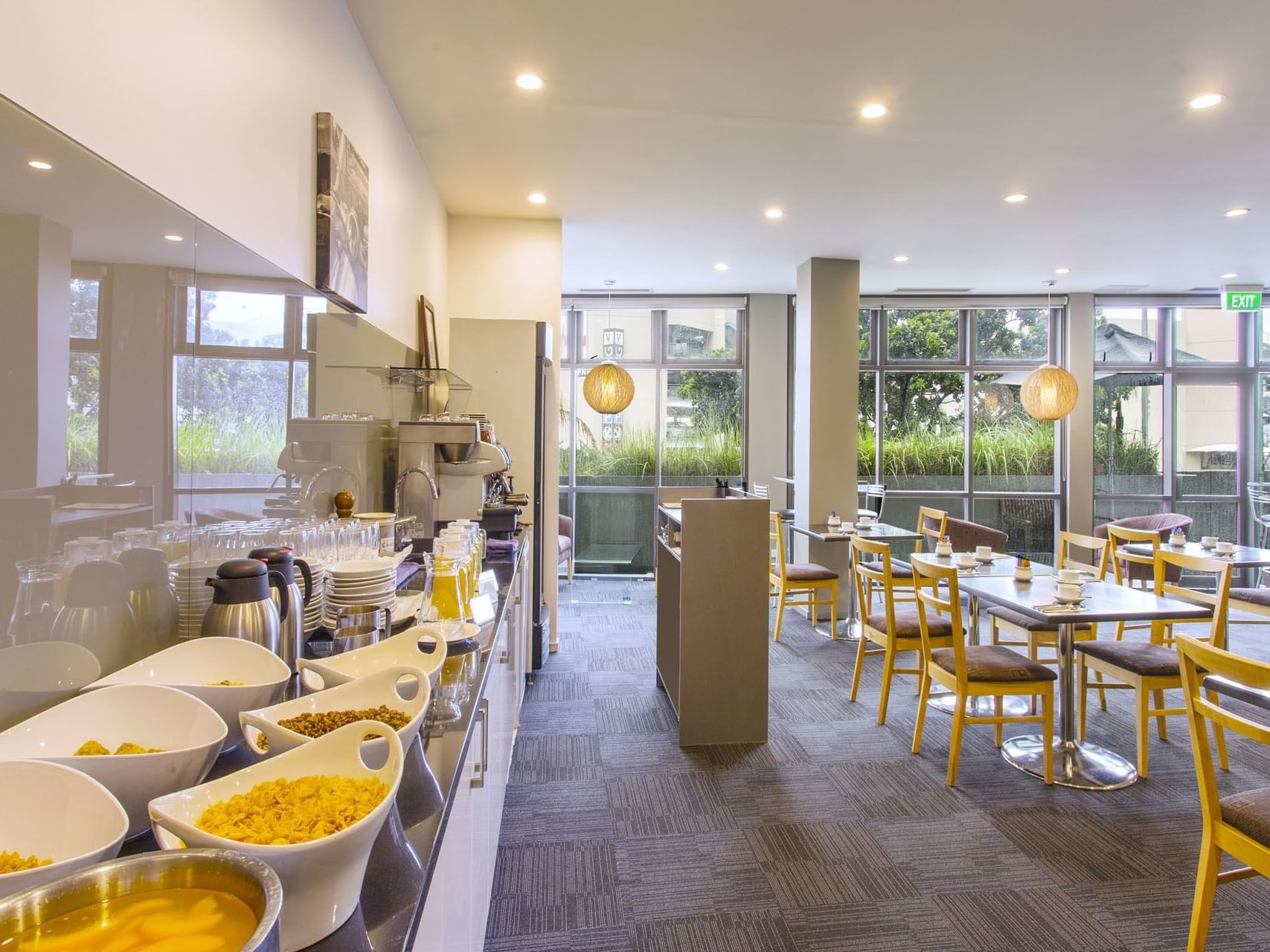 Breakfast buffer served by the dining area at Hotel Grand Chancellor