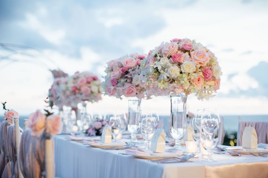 Wedding table with beautiful flowers, Momentus Hotel Alexandra