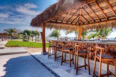 High chairs by the outdoor bar counter, Marea Beachfront Villas