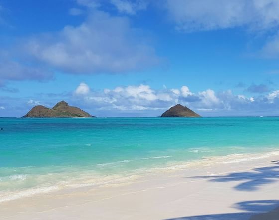 Landscape view of the Lanikai Beach on a sunny day near Paradise Bay Resort