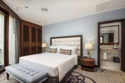 Deluxe Suite with one king bed at Chatrium Hotel Royal Lake