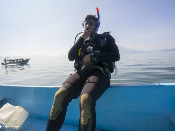 Man experiencing scuba diving in the sea near Regis Hotel & Spa