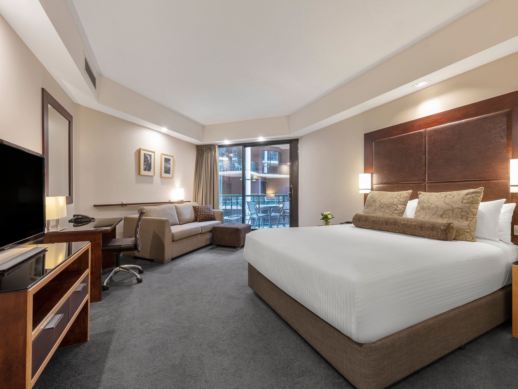 Deluxe Courtyard Queen Twin at Amora Hotel