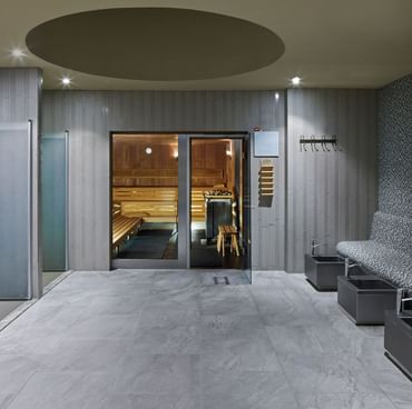 Sauna lobby area arranged with loungers in BeFine Spa at Titanic Chaussee Berlin