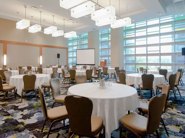 Meeting room with chairs, tables and projector