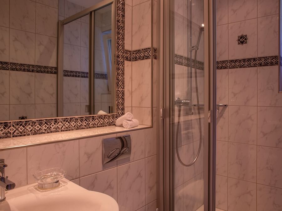 Bathroom vanity in bedrooms at Chalet-Hotel Bristol
