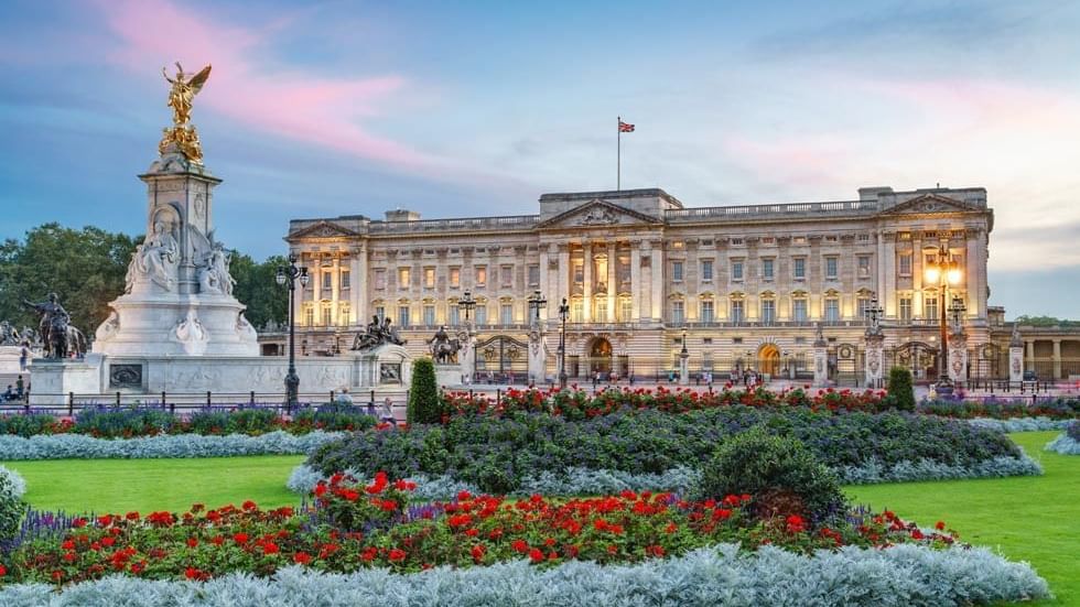 The Londoner Local Area Buckingham Palace