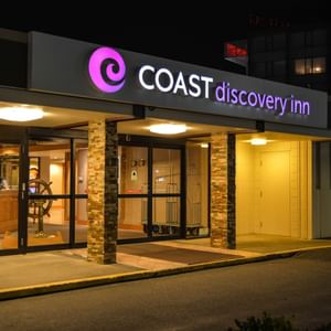 Exterior of Coast Discovery Inn at night