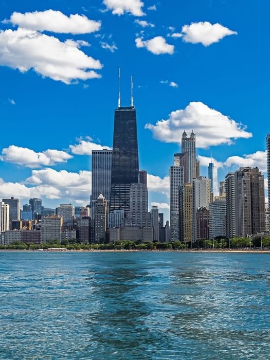 Panoramic city skyline featuring high-rise buildings and Lake Michigan near the Warwick Allerton Chicago
