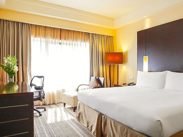 King bed in Executive Room at Amara Hotel Singapore