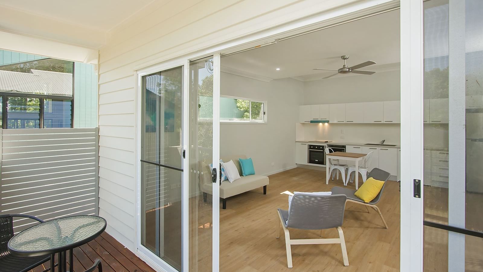 UniLodge Twelfth Avenue_UQ Accommodation Living and Outside