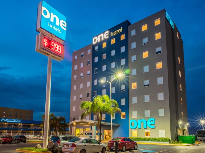Exterior view of the parking at One Monterrey Aeropuerto