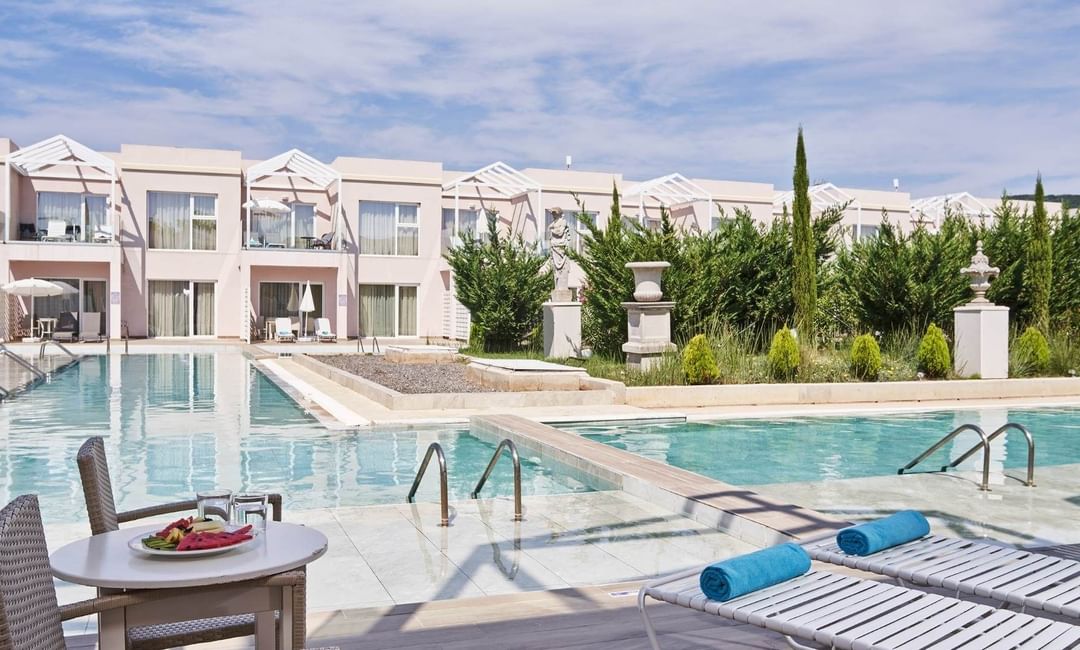 Junior Suite Sharing Pool