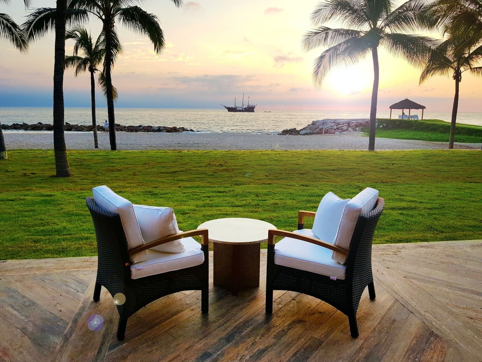 Loungers in La veranda with a sea view at La Colección Resorts