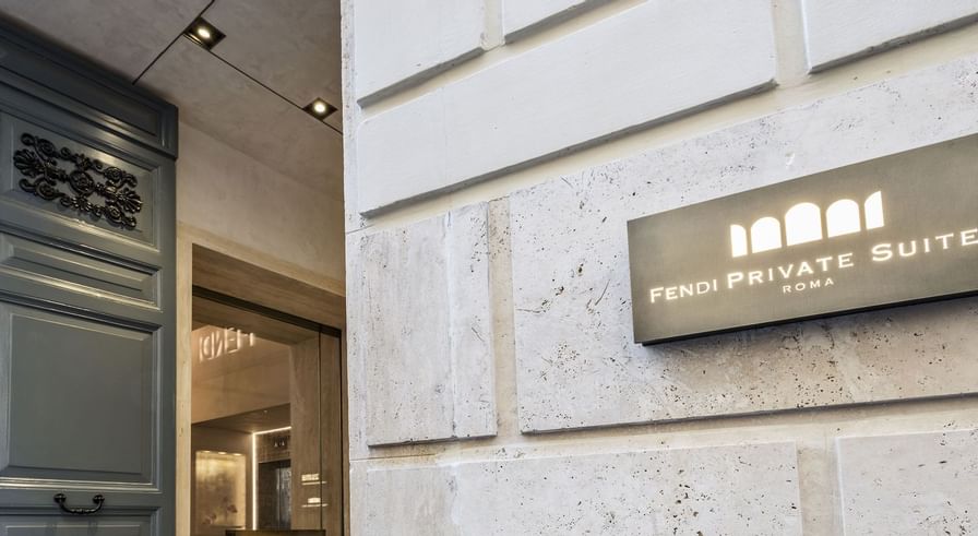 ingresso + logo fendi private suites