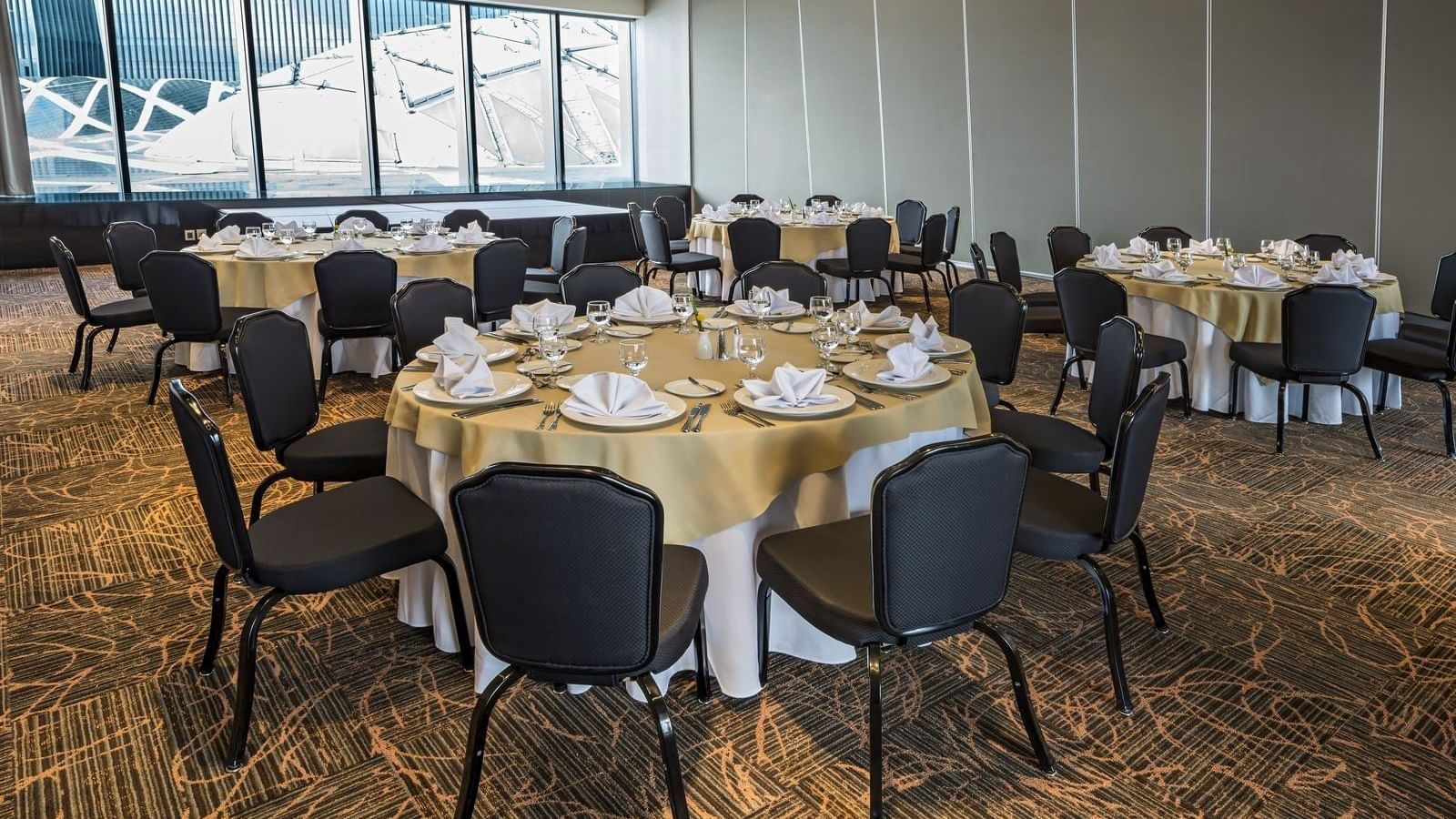 Banquet table set-up in Metropoli hall at FA México Toreo