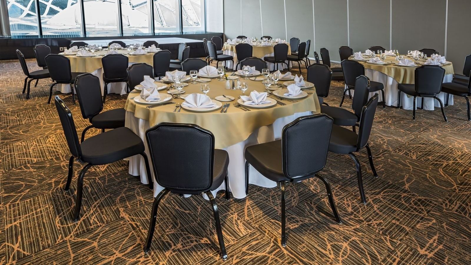 Banquet table set-up in Metropoli hall at FA México Toreo