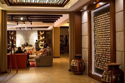 The entry way of Hotel Sumaq decorated with larges vases 