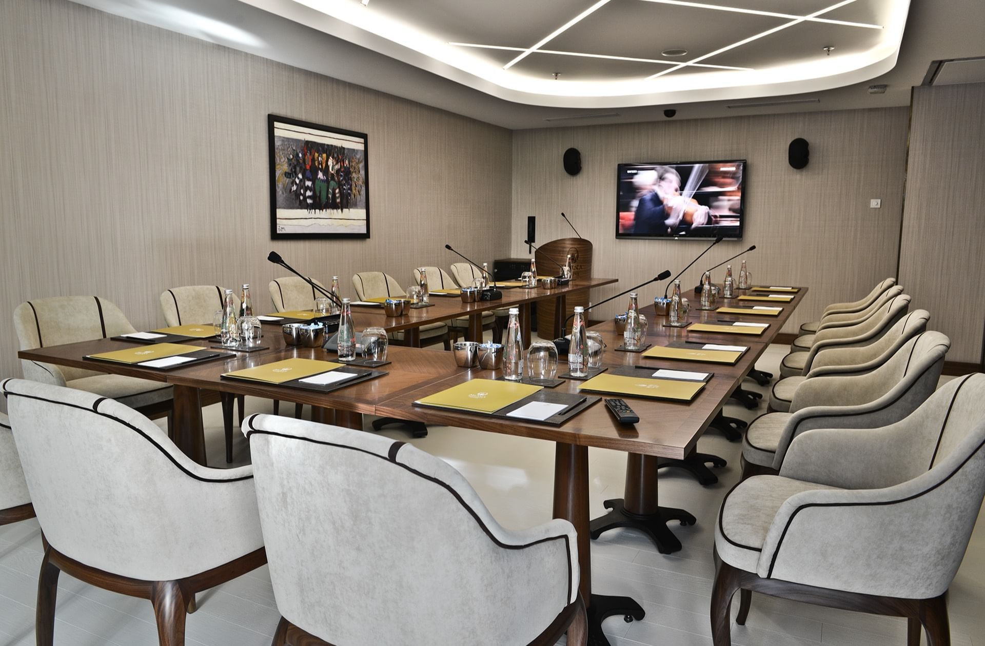 U-shaped table set up in Kugu Meeting Room at Warwick Ankara