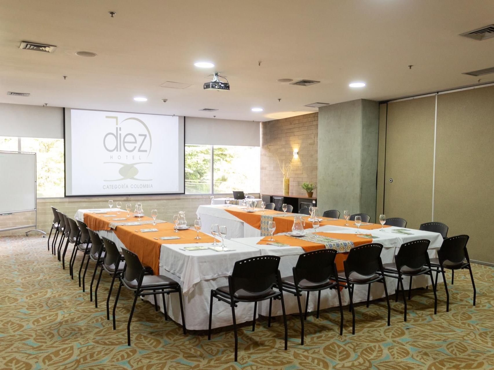 U-shape set-up in Orinoco at Diez Hotel Categoría