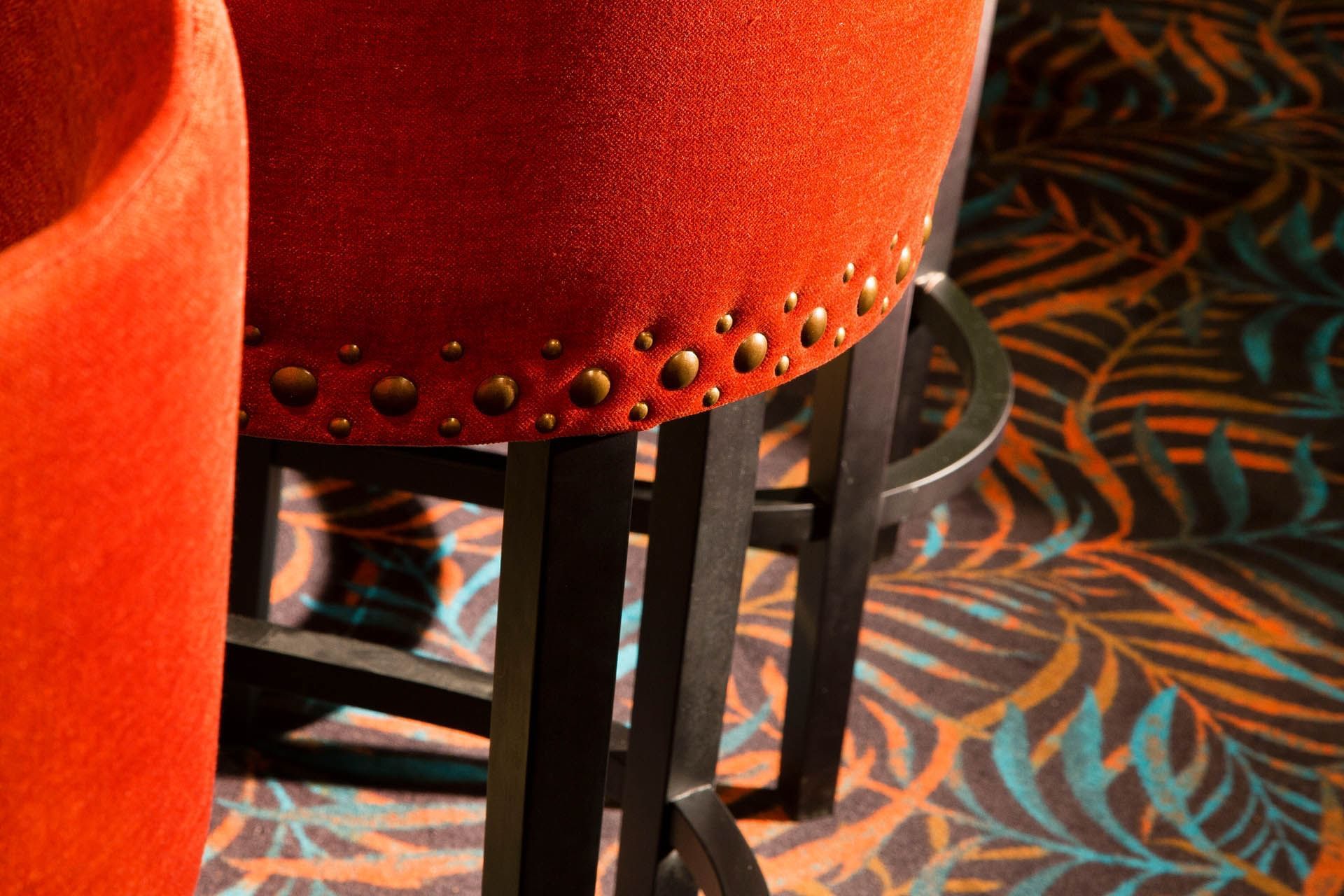 Gros plan d'un transat dans le bar à Oceania L'Univers Tours