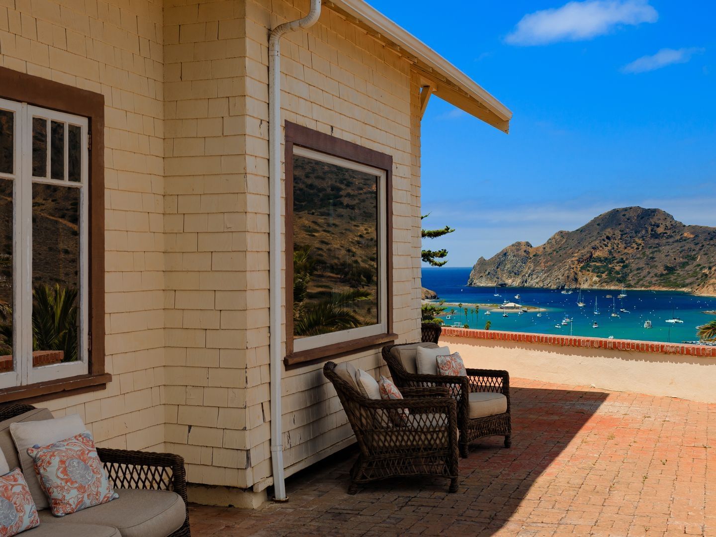 Outdoor lounge area in Ocean View Queen Room at Banning House Lodge