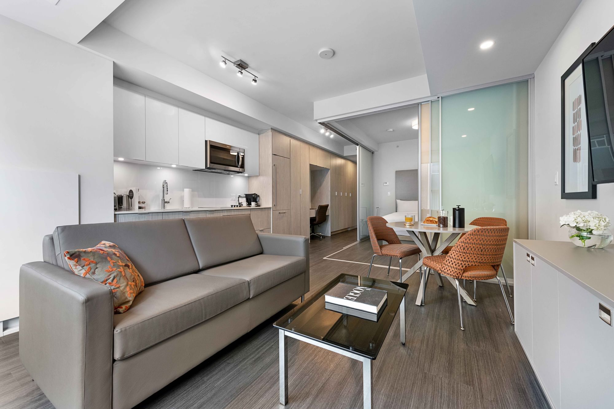 Executive One-Bedroom Sparks | reStays Ottawa