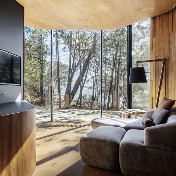 Living area in Coastal Pavilion Bay at Freycinet Lodge