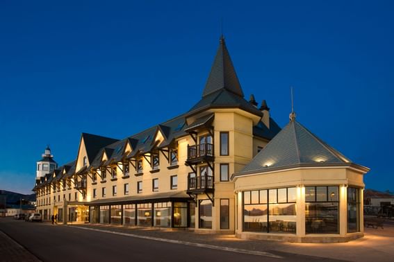 Exterior street view of Hotel Costaustralis