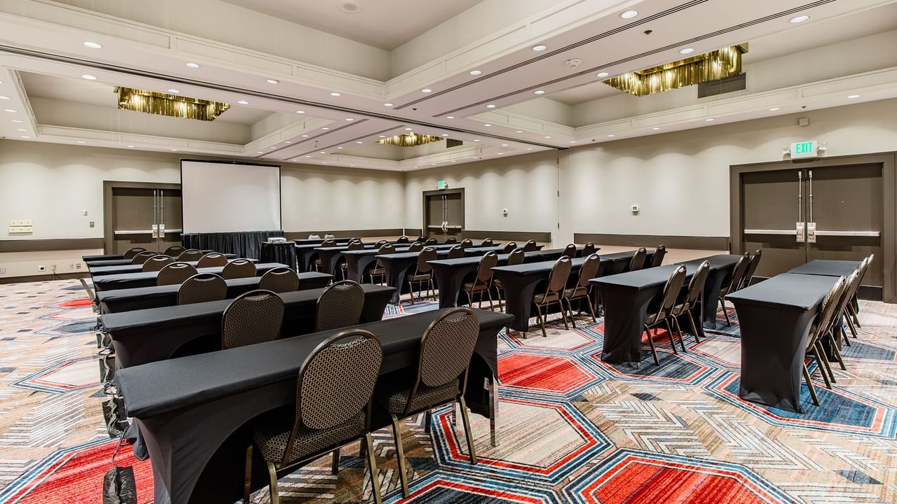 Meeting room with chairs, tables and projector