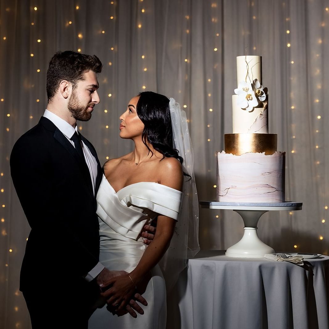 The Artisan Hotel Salem Wedding Cake