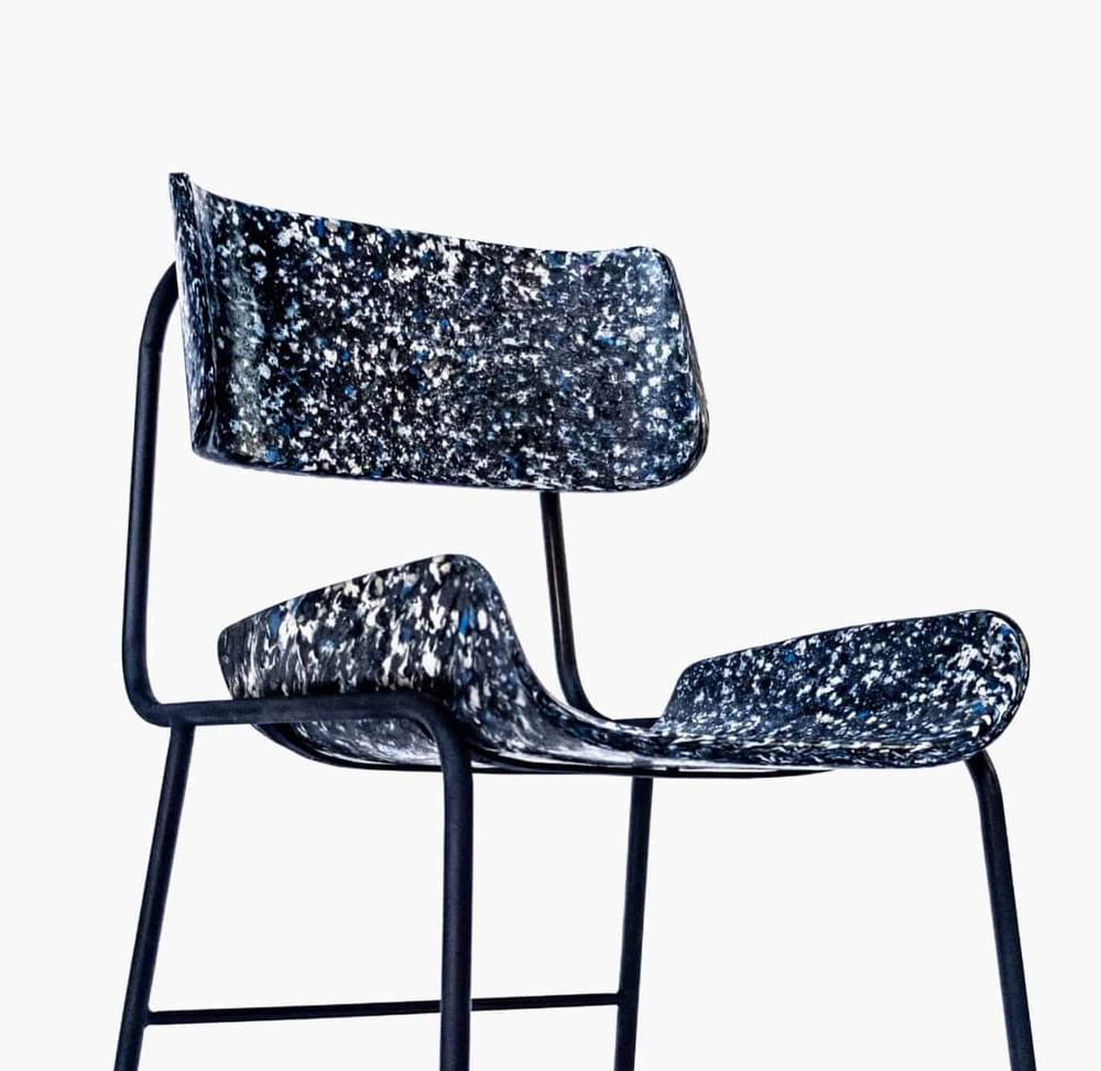 Silla en Almanac Group