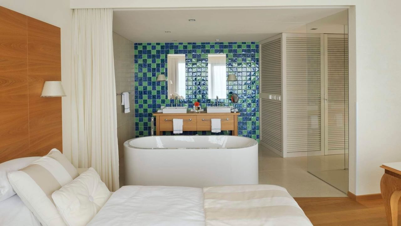 Senior Suite Sea Side, bed & bathtub at Falkensteiner Hotels