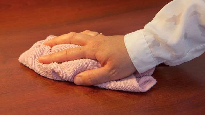 A maid cleaning a table in Hotel Novella