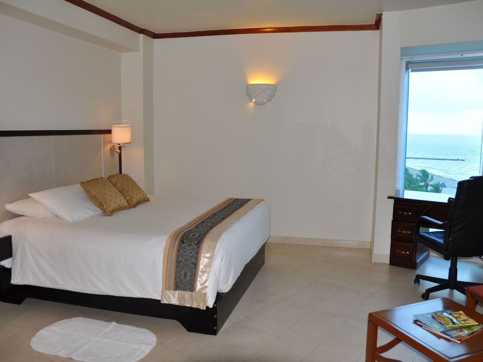 Bed in Standard King Non Smoking at Pegasus Hotel Guyana